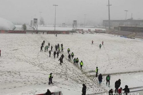 Прерванный из-за снегопада матч Премьер-лиги Азербайджана состоится сегодня