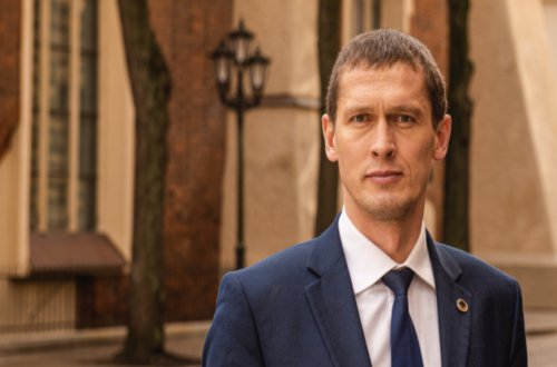 Latviyalı deputat Ukraynada döyüşmək üçün mandatından imtina edib