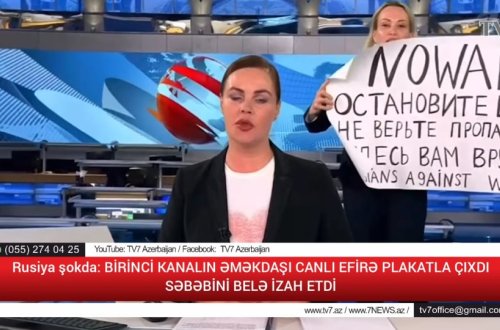 Rusiya şokda: BİRİNCİ KANALIN ƏMƏKDAŞI CANLI EFİRƏ PLAKATLA ÇIXDI, SƏBƏBİNİ BELƏ İZAH ETDİ - VİDEO