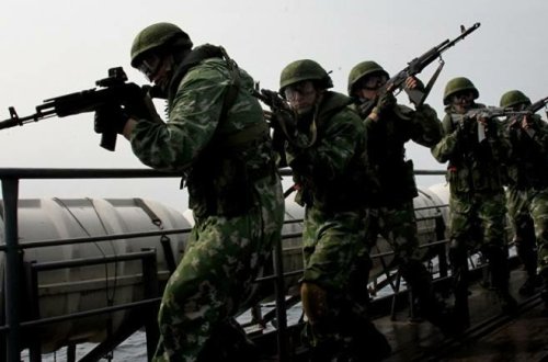 Dəhşət! Rus əsgərlər dinc sakini belə güllələdi - ŞOK VİDEO