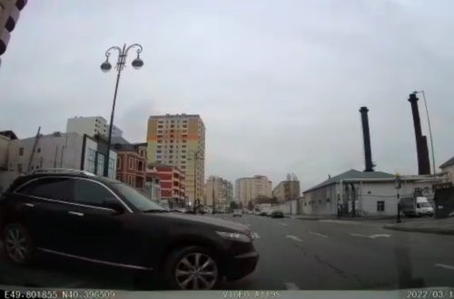 Yasamalda qaydanı pozan sürücü qəzaya səbəb oldu - ANBAAN VİDEO