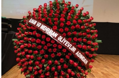 İlham Əliyev və Mehriban Əliyeva Rüstəm İbrahimbəyovun vida mərasiminə əklil göndərib