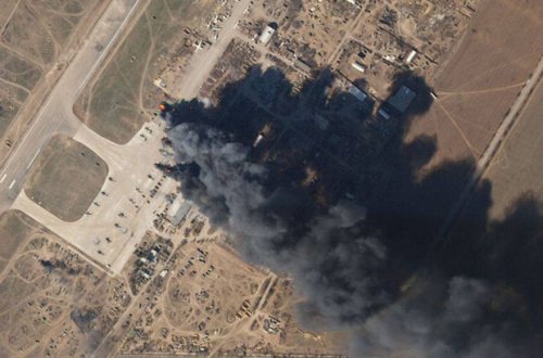 Ukrayna ordusunun vurduğu aerodrom: Rusiya helikopterləri külə döndü - FOTO