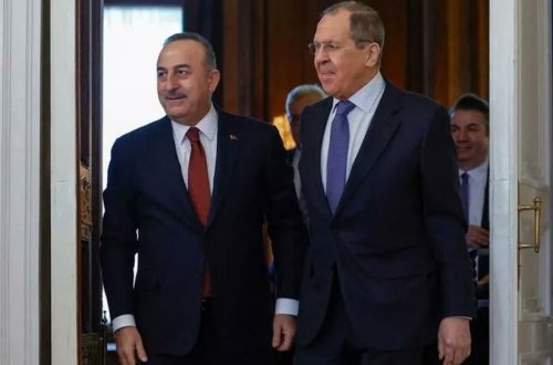 Lavrov Türkiyə XİN başçısı ilə müzakirə etdiyi məsələləri açıqlayıb