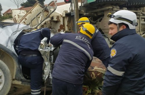 Aeroport yolunda qəzaya düşənlər belə xilas edildi - Video+Fotolar