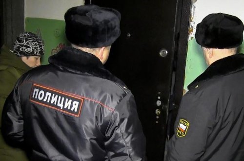 Rusiyalı ata məktəbli qızını polisə verdi