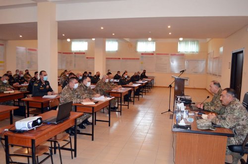 Kərim Vəliyev Azərbaycan Ordusunun vəzifəli şəxslərinə tapşırıqlar verib