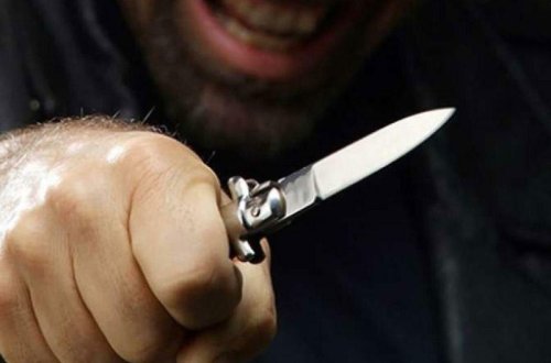 Bakıda hesabı ödəməyən müştəri kafe sahibini bıçaqladı