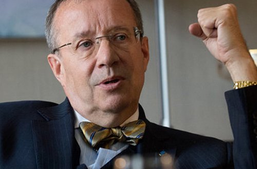 Ukraynalı qaçqınları öz evinə yerləşdirdi