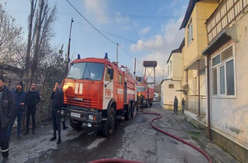 Göyçayda binada yanğın olub, iki nəfər xəsarət alıb - FOTO