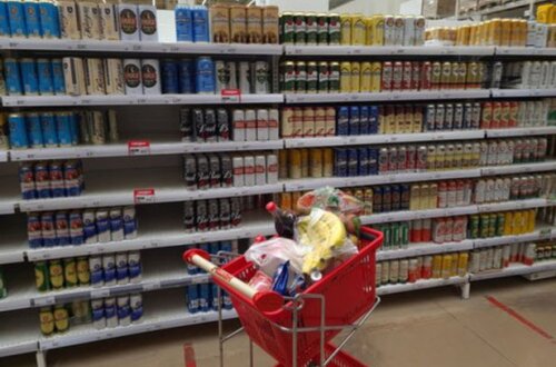 Kanadada supermarketlərin rəflərindən Rusiya məhsullarını yığışdırırlar