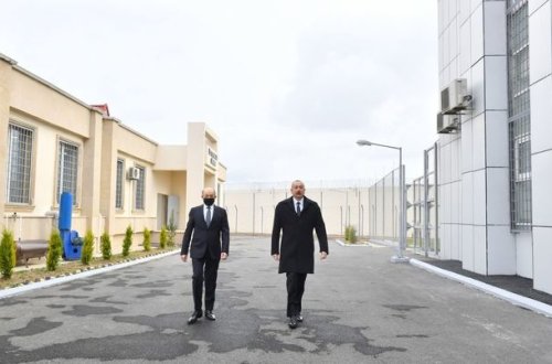 İlham Əliyev Bakıda yeni inşa edilmiş müasir penitensiar müəssisələrdə yaradılan şəraitlə tanış oldu