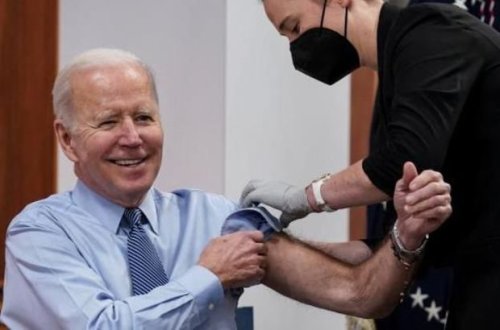 Bayden kameralar qarşısında peyvənd olundu - VİDEO