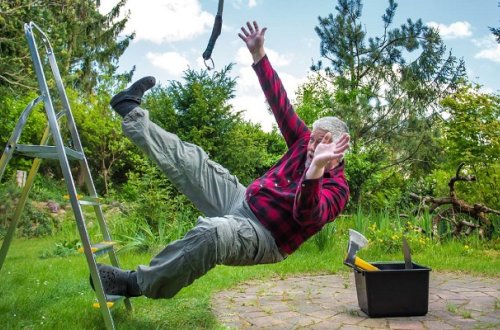 87 yaşlı kişi damdan yıxılaraq öldü