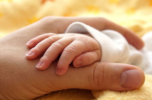 Bakıda yeni doğulmuş körpənin meyitini küçəyə atdılar - ŞOK