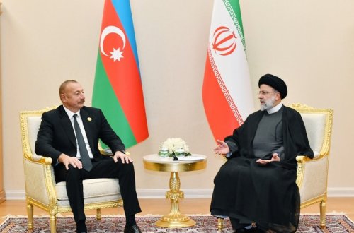 İran Prezidenti Azərbaycan liderinə təbrik məktubu ünvanlayıb