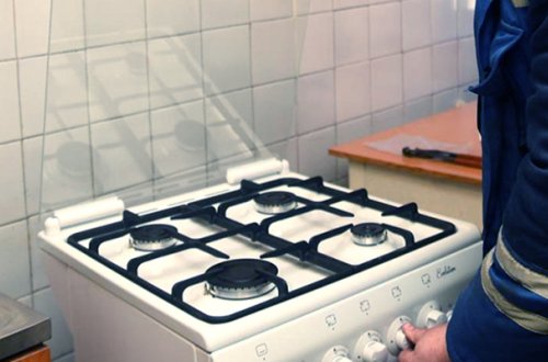 Azərbaycanda dəhşətli intihar - Qazı açıq qoyub yatdı