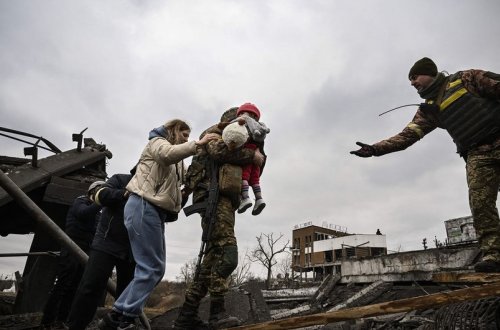 Ukraynanın İzyum şəhərinin sakinləri zorla Rusiyaya aparılır