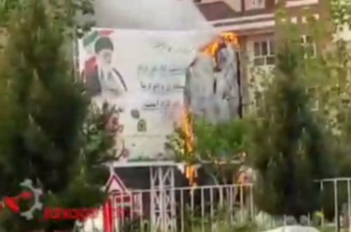 Qumda Xameneinin banneri yandırıldı - VİDEO