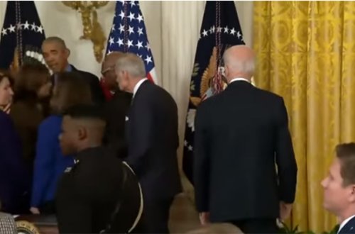 Obamanı görən qonaqlar Baydeni unutdular - Video