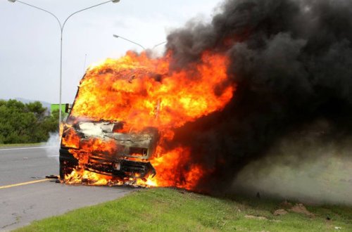 В Баку в груженном углем грузовике произошло возгорание