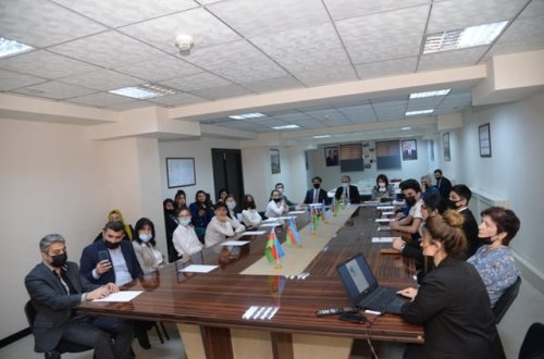 Nəsimi rayonunda “Heydər Əliyev və Azərbaycan tarixi” mövzusunda elmi-praktik konfrans keçirildi