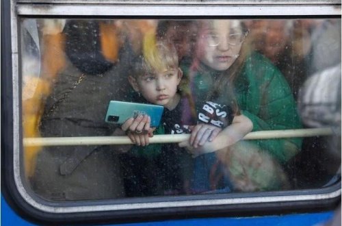 Ukraynadan qonşu ölkələrə keçən qaçqınların sayı 4,5 milyonu ötüb