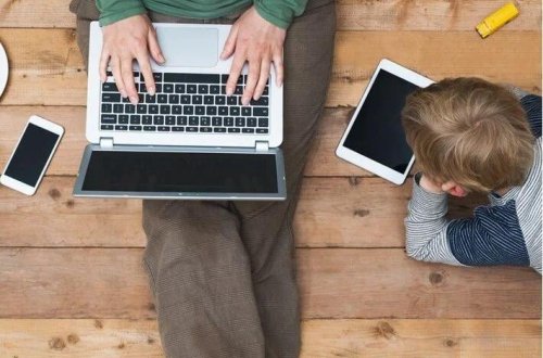 Sosial mediadan istifadə edənlərin yaş həddi beşə düşüb