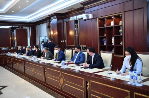 Parlamentin komitəsi AMB-nın daha aktiv fəaliyyət göstərməsini vacib sayıb