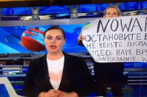 Alman qəzeti müharibəyə etiraz edən Marina Ovsyannikovanı işə götürdü