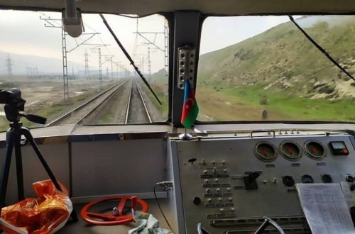 В Шамкире грузовой поезд сбил двух женщин