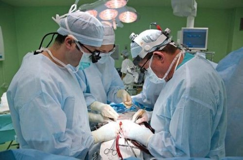 5 ildir yemək yeyə bilməyən 9 yaşlı qız əməliyyat olundu