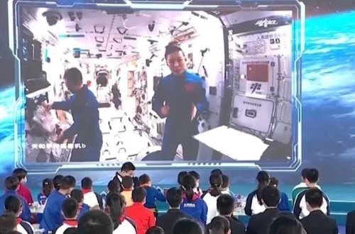 Çinli kosmonavtlar kosmosdan canlı dərslər verdilər