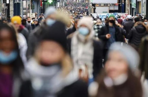 İspaniyada qalmaqal: Covid-19 peyvəndi şüşəsindən ağcaqanad çıxdı