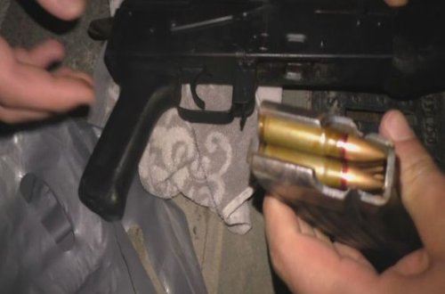 Mingəçevirə “Kalaşnikov” avtomatı satmağa gələn keçmiş məhkum tutuldu - FOTO