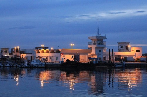 Tunis sahillərində içərisində Azərbaycan vətəndaşları olan gəmi batıb