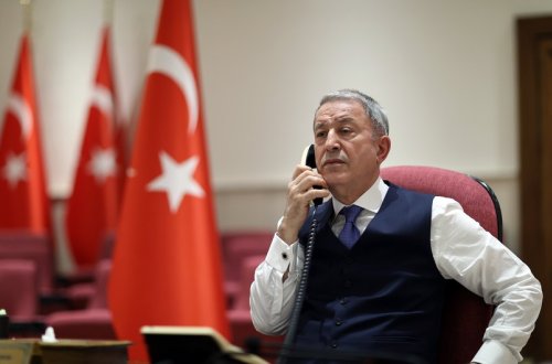 Türkiyə və Ukraynanın müdafiə nazirləri arasında telefon danışığı olub