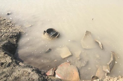 Kürdə su azaldı, küp qəbirlər aşkarlandı - Foto