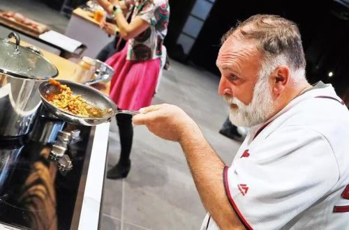 Məşhur aşpazın xeyriyyə mətbəxi bombalanıb