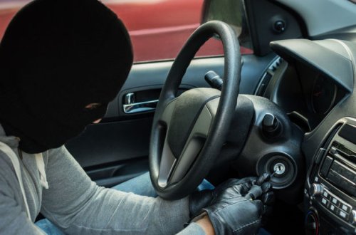 В Тунисе угнали автомобиль министра обороны