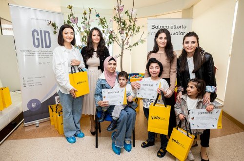 Yelo Bank reabilitasiya mərkəzindəki uşaqlarla birgə quşlar üçün yuvalar hazırladı