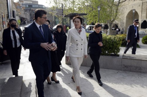 Qırğızıstanın birinci xanımı İçərişəhərdə olub - FOTO