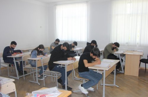 Bu gün imtahan verən şagirddə 