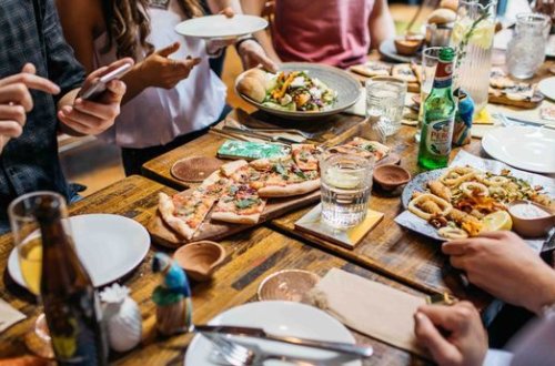 Sevgilisinin ailəsi ilə tanış olan gənc ŞOKA DÜŞDÜ: Baldızı porno ulduzuimiş