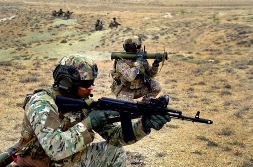 Prezident “Qafqaz Qartalı” xüsusi təyinatlı qüvvələrin təliminə dair sənədi təsdiqləyib