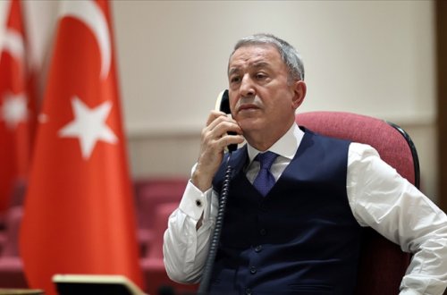 Hulusi Akar ukraynalı həmkarı ilə telefonda danışıb
