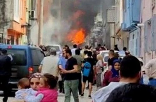 Türkiyədə təyyarə evlərin arasına düşdü, ölənlər var - Fotolar + Yenilənib