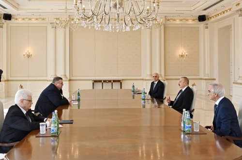 Президент Ильхам Алиев принял вице-премьера России Алексея Оверчука