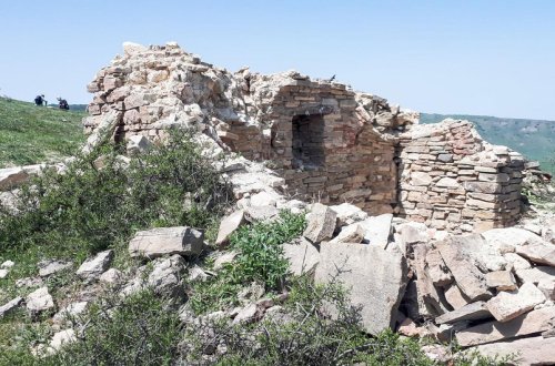 Госслужба о пришедшем в запустение мавзолее Шейха Гейдара в Хызы