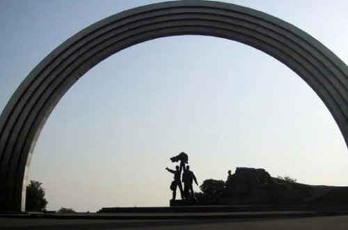 Kiyevdə 40 illik Sovet dostluq abidəsi söküləcək